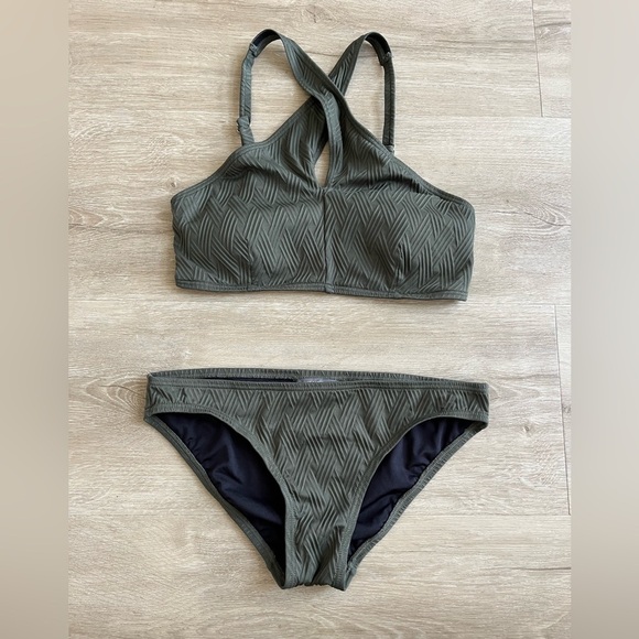 Vince Camuto Safari Green Crossover Bikini NWOT Cold SZ S/M - Picture 1 of 8